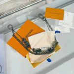 M02531 L.V Chain Belt L.V Signature Charm - M02434 2 M02531 L.V Chain Belt L.V Signature Charm