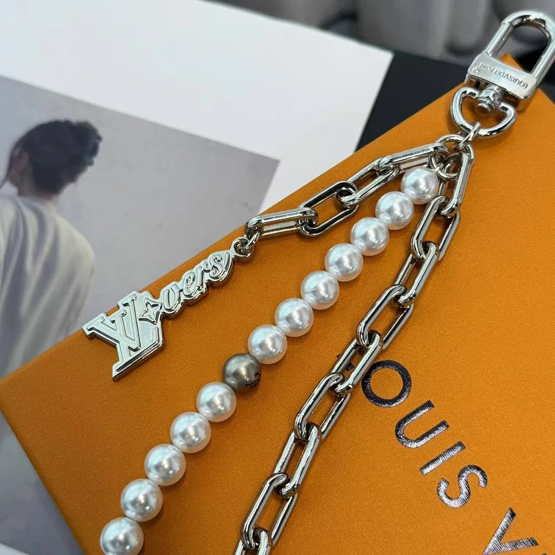 M02606 Pearls Chain Belt and Bag Charm