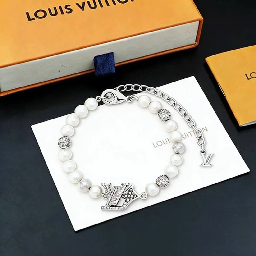 M03057 Dandy Pearls Bracelet White Pearls
