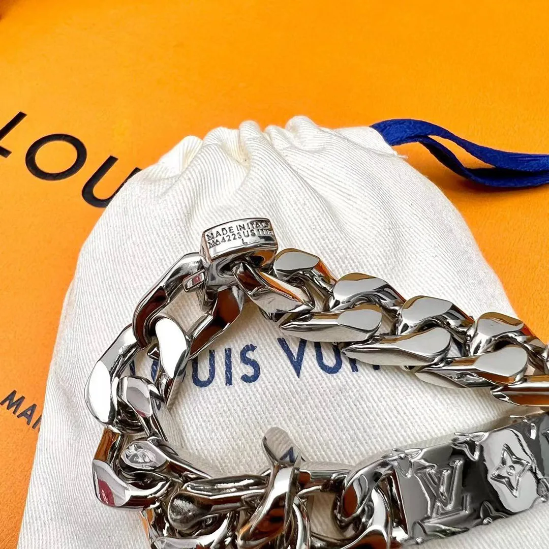 M00855 Monogram Chain Bracelet Initials and Monogram Flowers