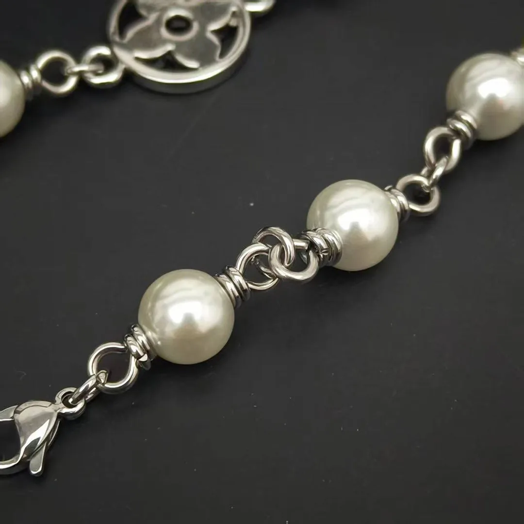 M02448 Pearls Necklace Monogram Flower and Elements