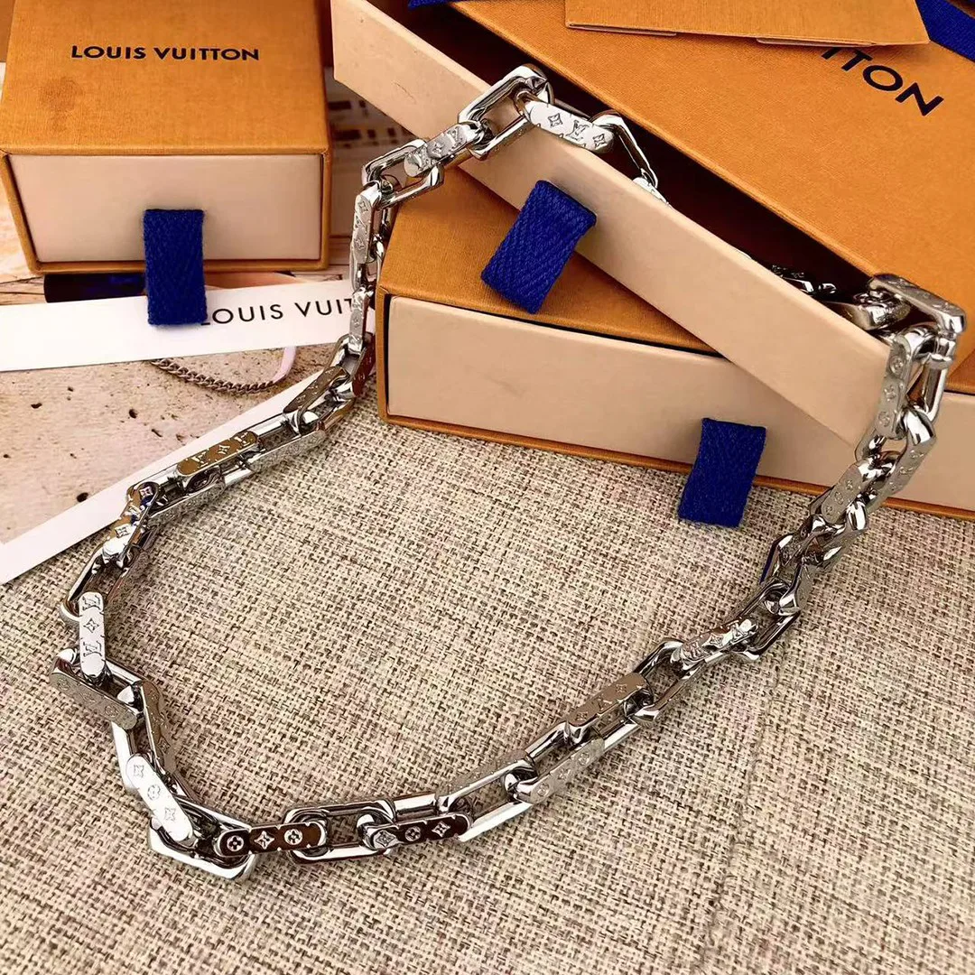 M00307 Monogram Chain Necklace Monogram Pattern