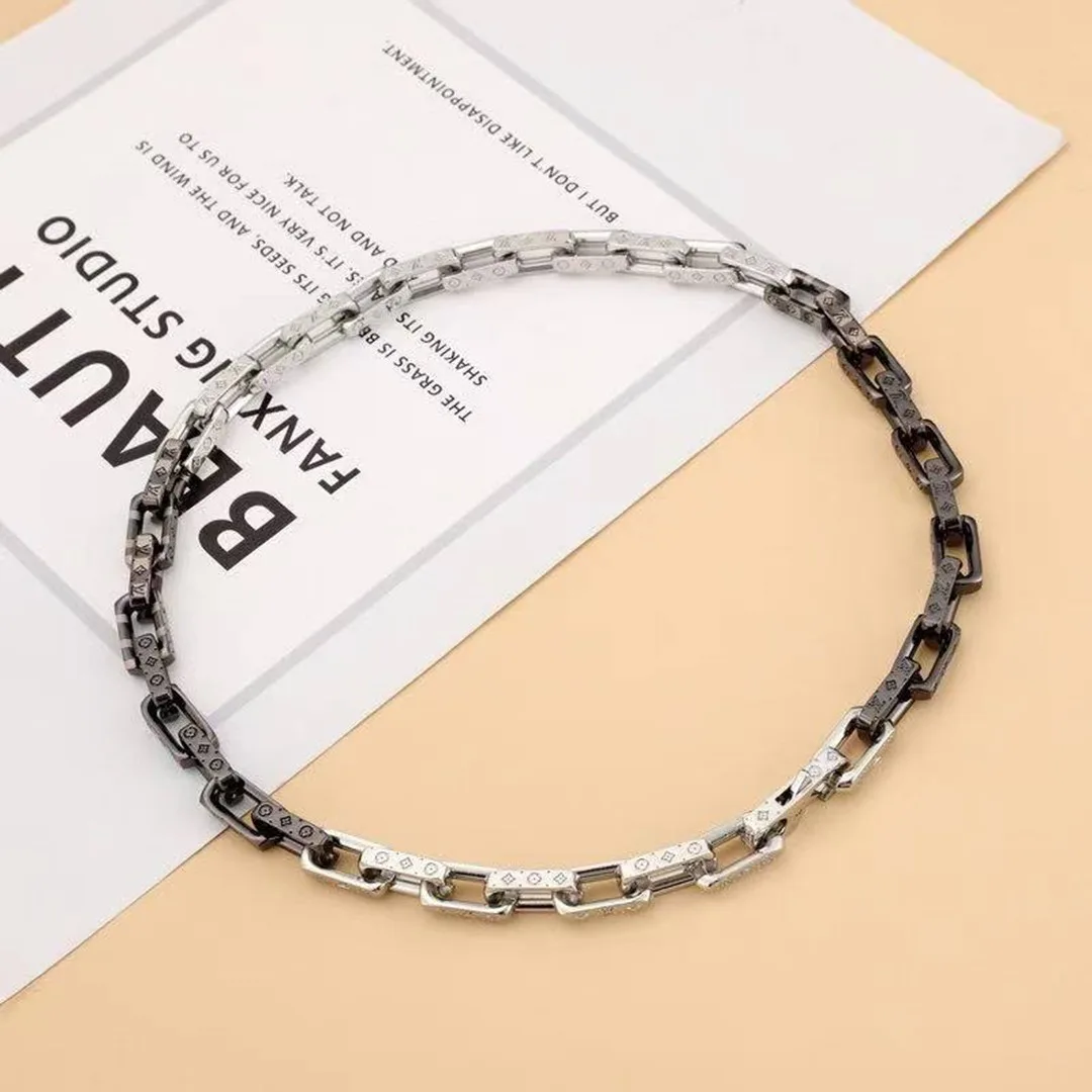 M00677 Monogram Chain Necklace Monogram Pattern
