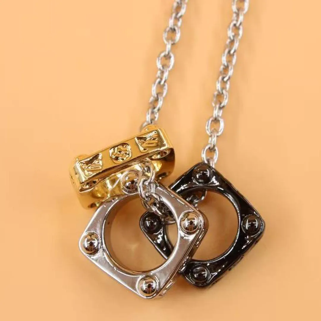 M00675 Monogram Bold Necklace