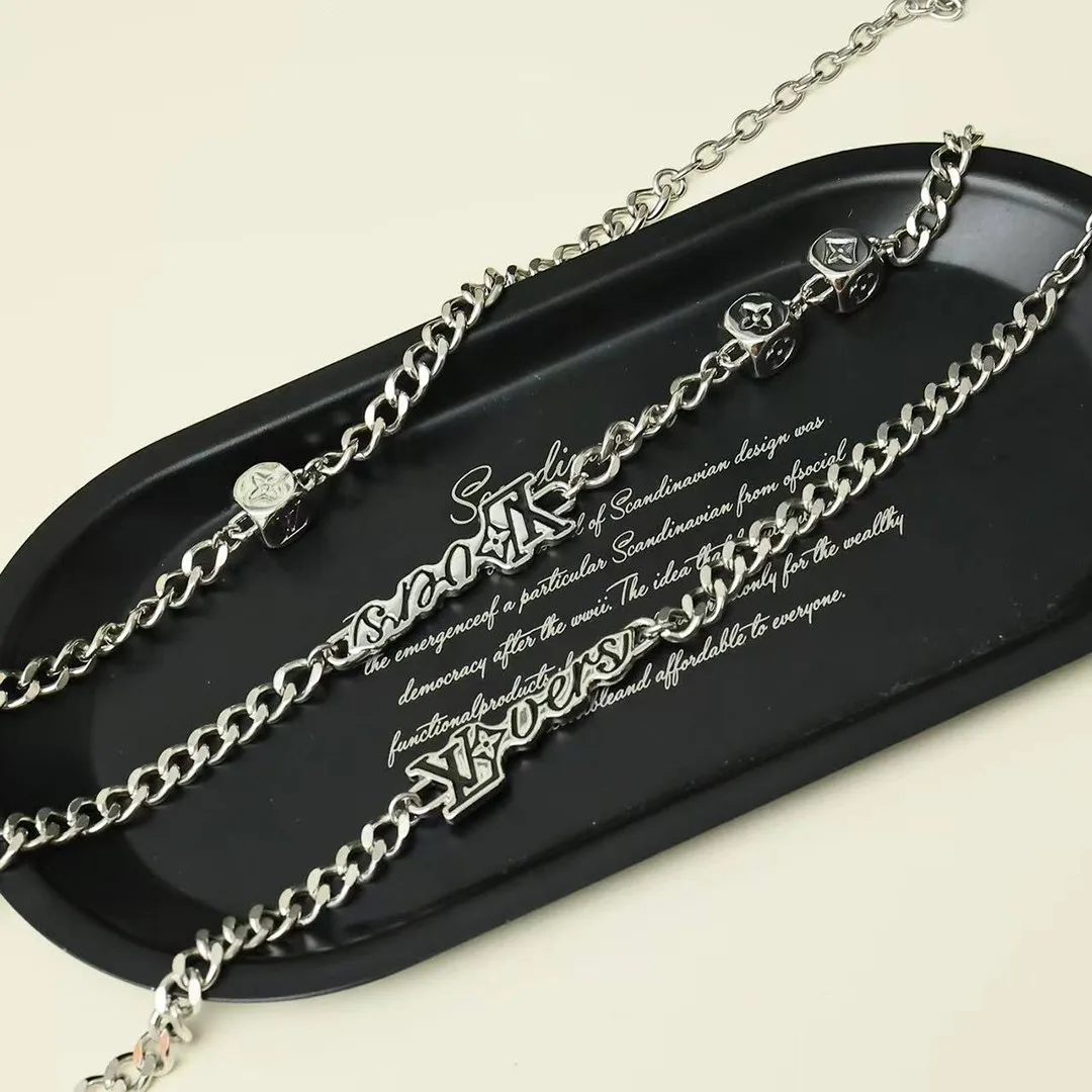 M02565 Vers Dice Necklace