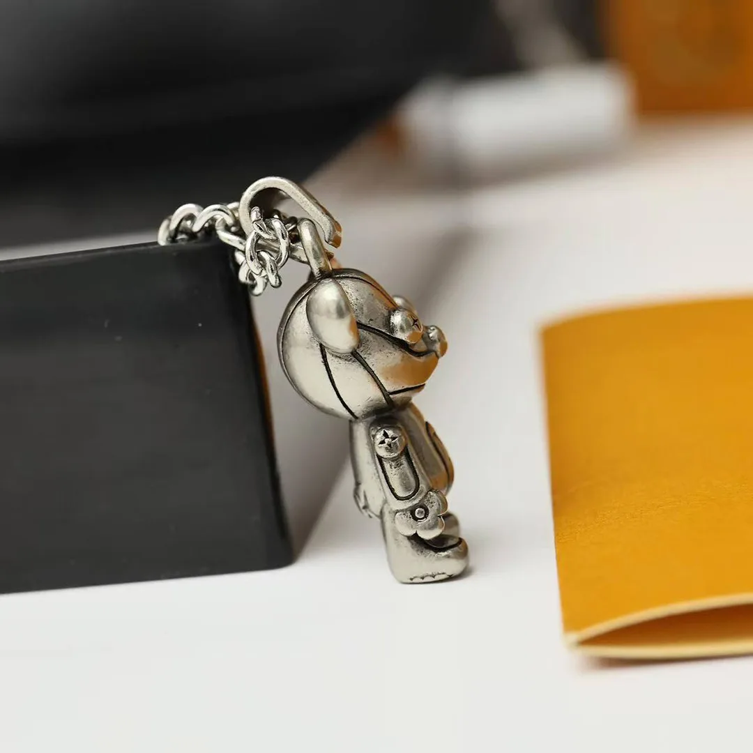 M03090 Louis Medium Charm