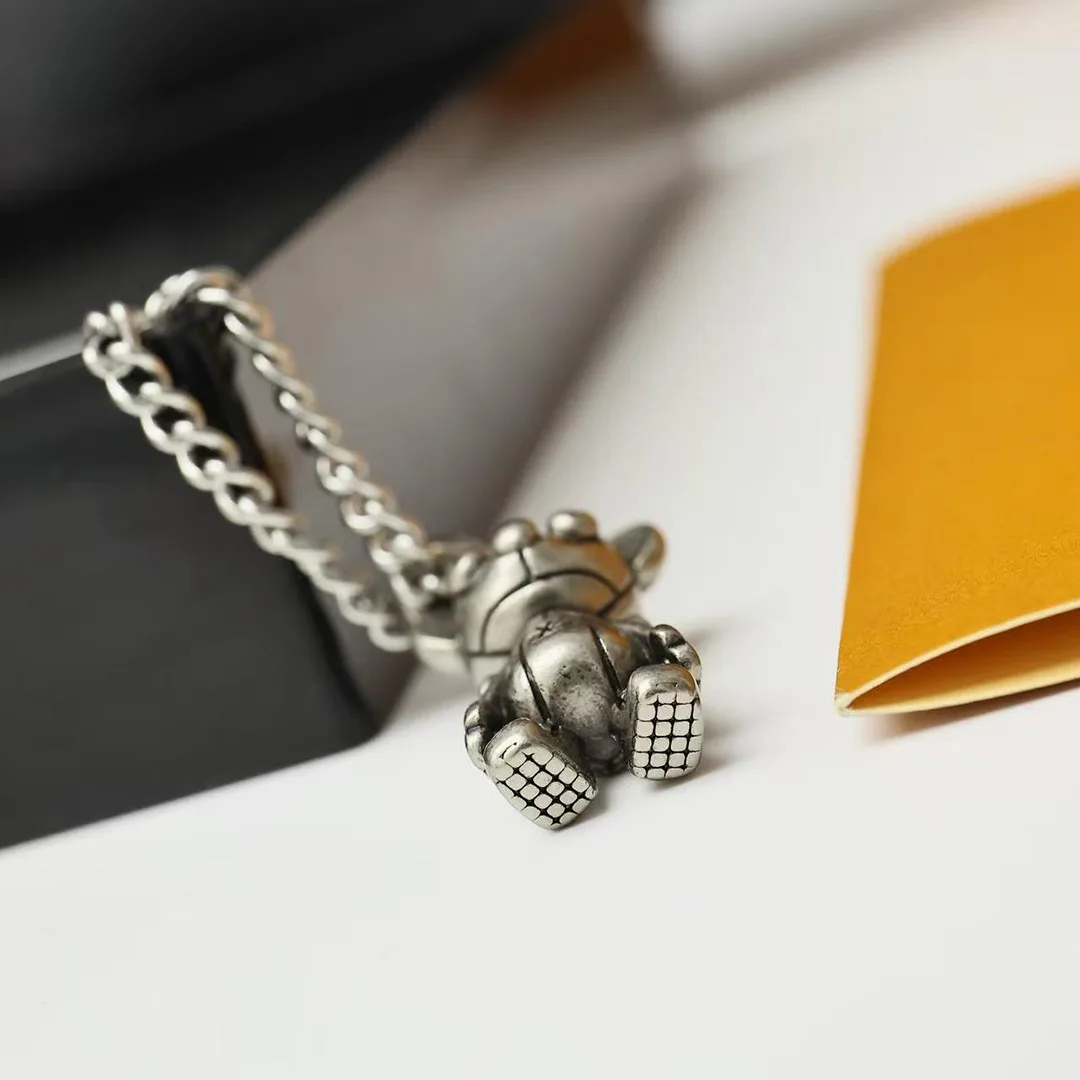 M03090 Louis Medium Charm