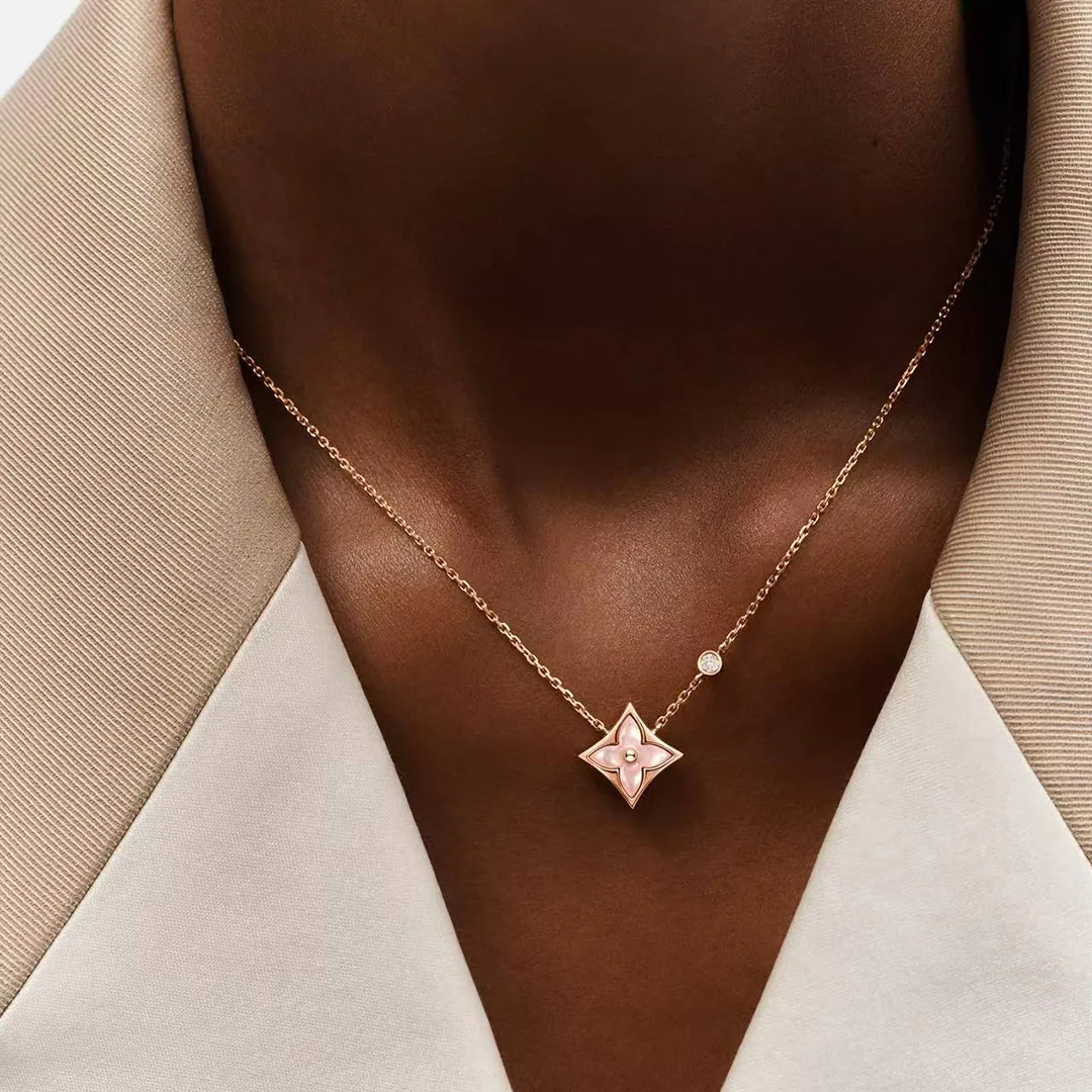 Q93612 Color Blossom BB Star Pendant Pink Gold Pink Mother-of-Pearl and Diamond Monogram Flower