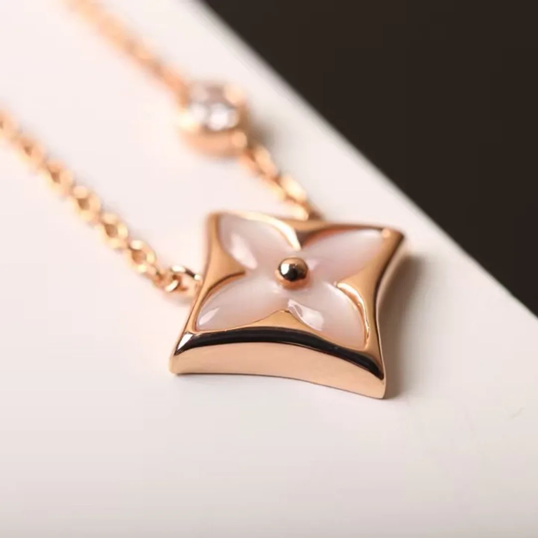 Q93612 Color Blossom BB Star Pendant Pink Gold Pink Mother-of-Pearl and Diamond Monogram Flower