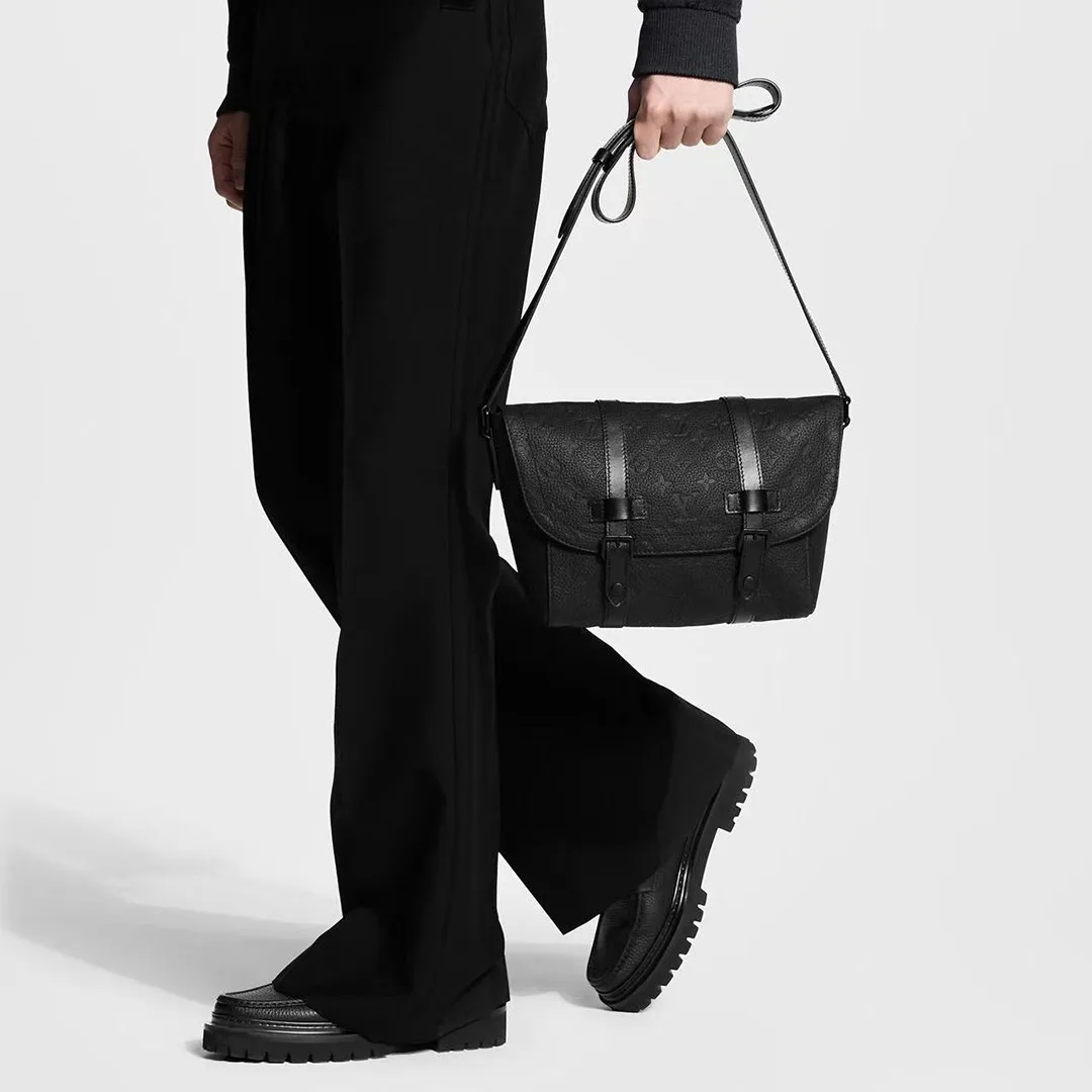 M28324 Christopher Messenger Taurillon Monogram Leather Handbag