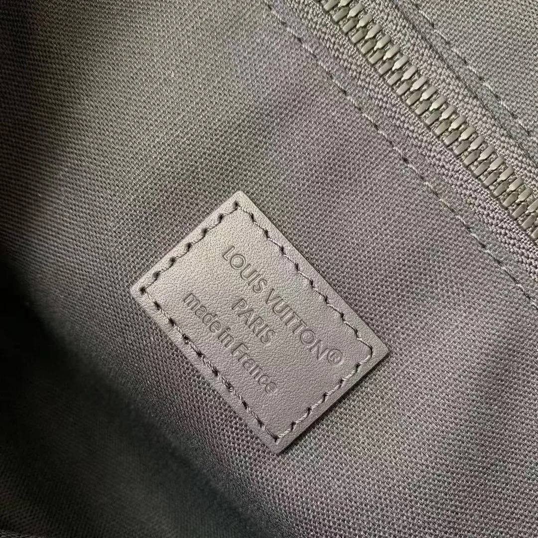 M28324 Christopher Messenger Taurillon Monogram Leather Handbag