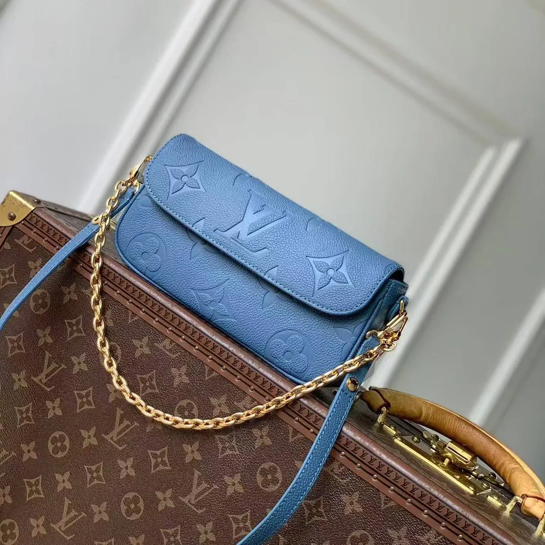 M27755 Wallet On Chain Ivy Handbag Monogram Empreinte Leather