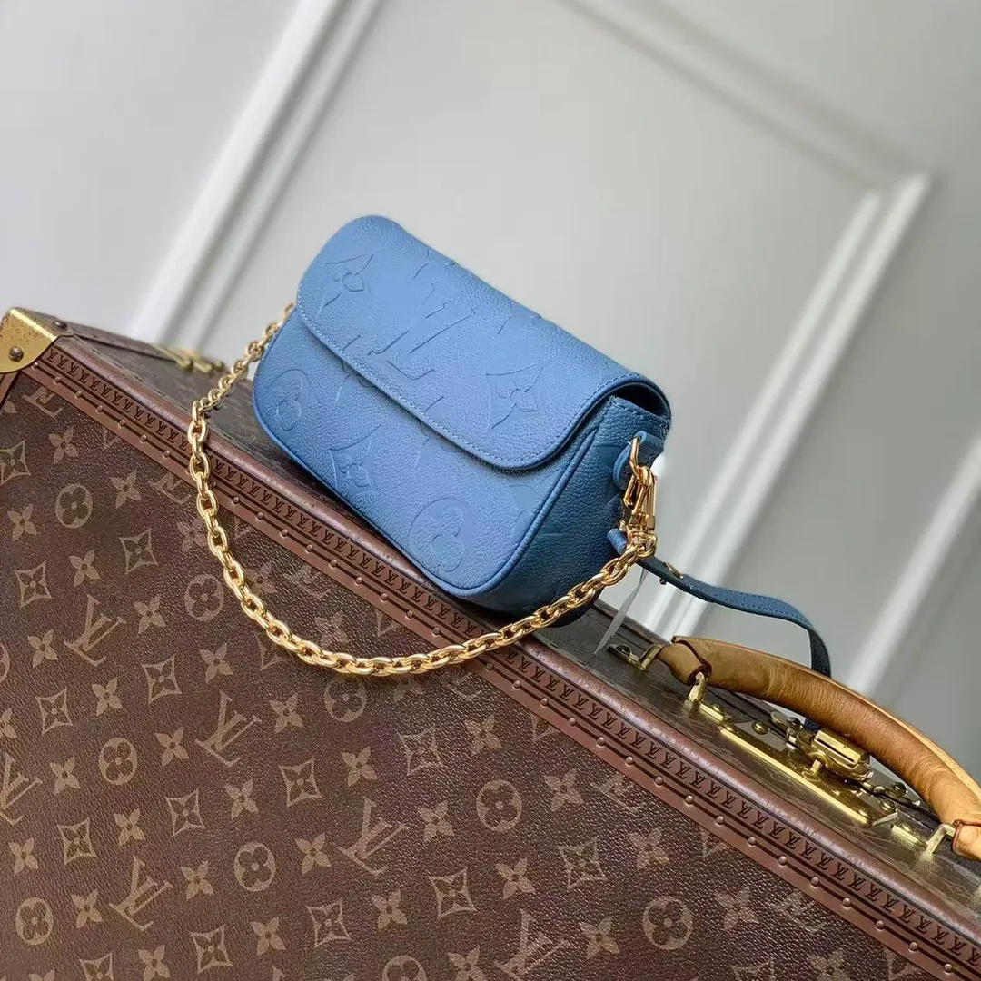 M27755 Wallet On Chain Ivy Handbag Monogram Empreinte Leather