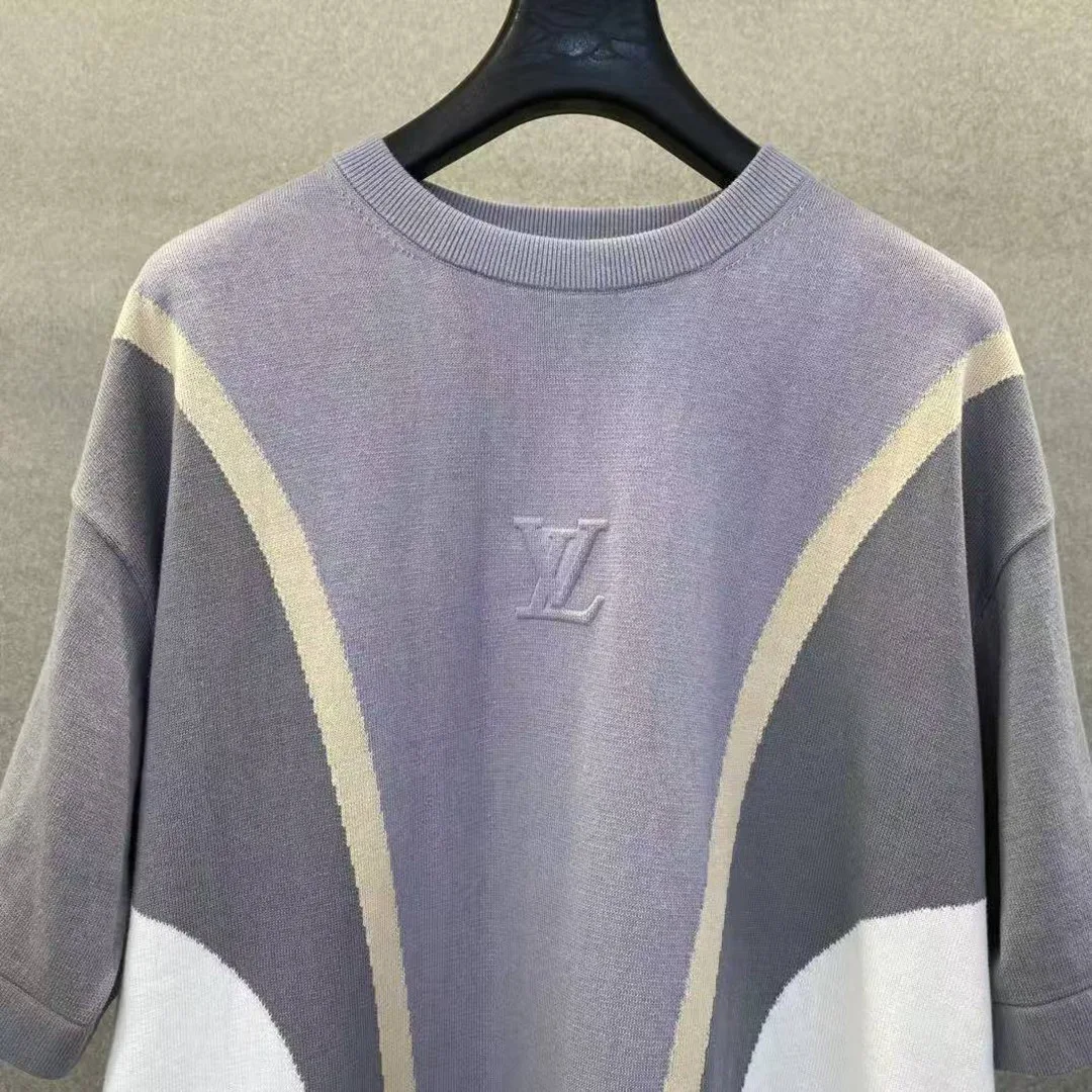 1AJR72 Graphic Cotton Jacquard Short-Sleeved Crewneck Embossed Beneath Front Collar Cotton
