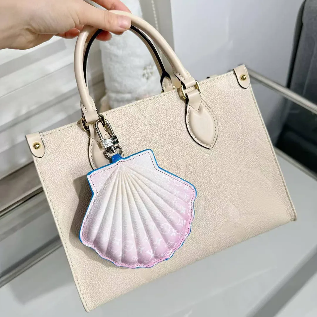 M02620 Shell Bag Charm Monogram Canvas