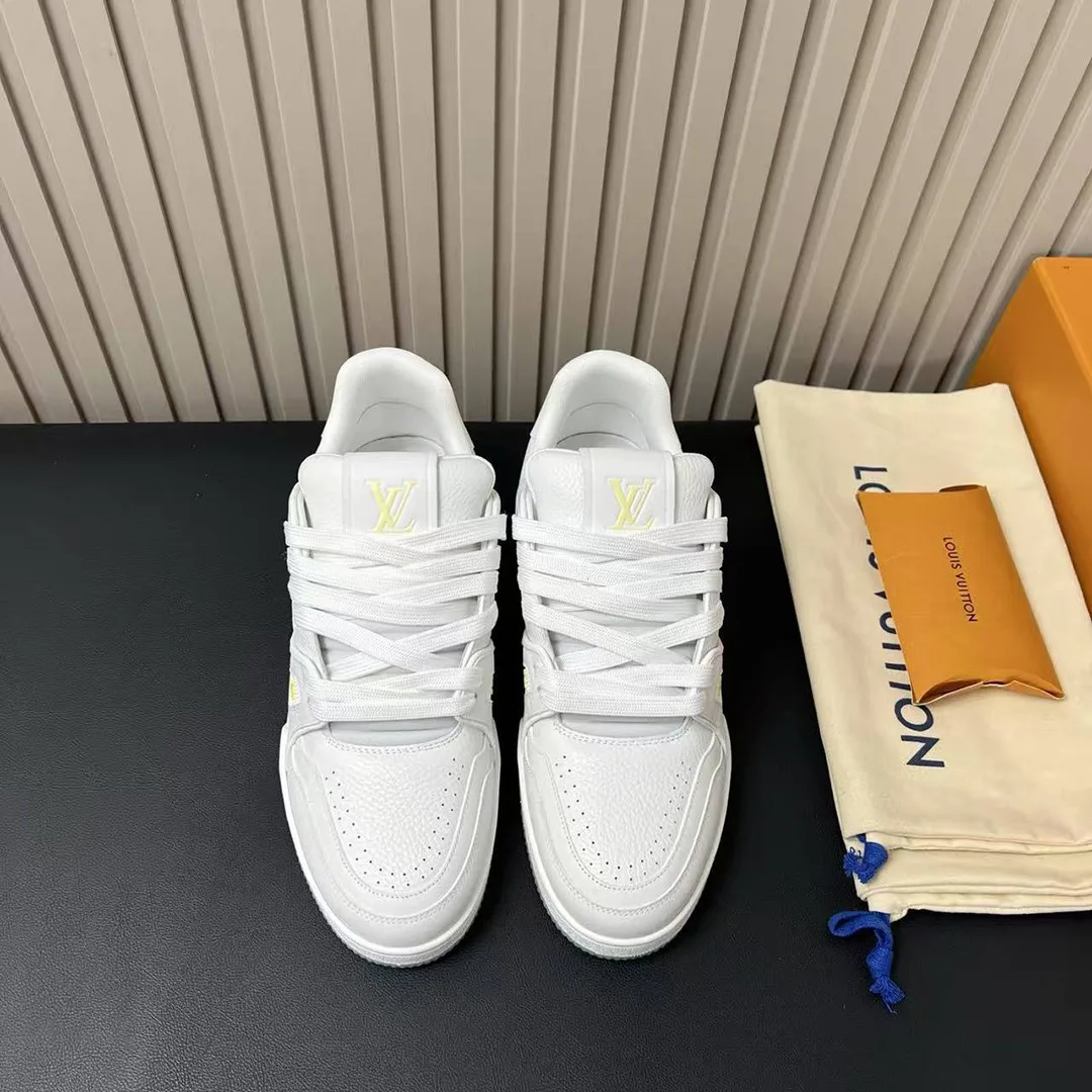 1AJS66 L.V Trainer Sneaker Grained Calf Leather