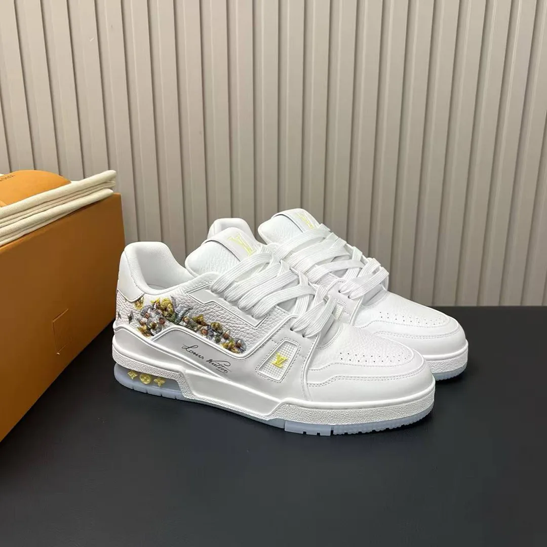 1AJS66 L.V Trainer Sneaker Grained Calf Leather