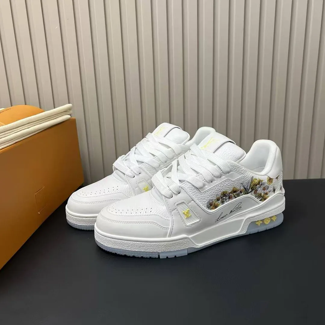 1AJS66 L.V Trainer Sneaker Grained Calf Leather