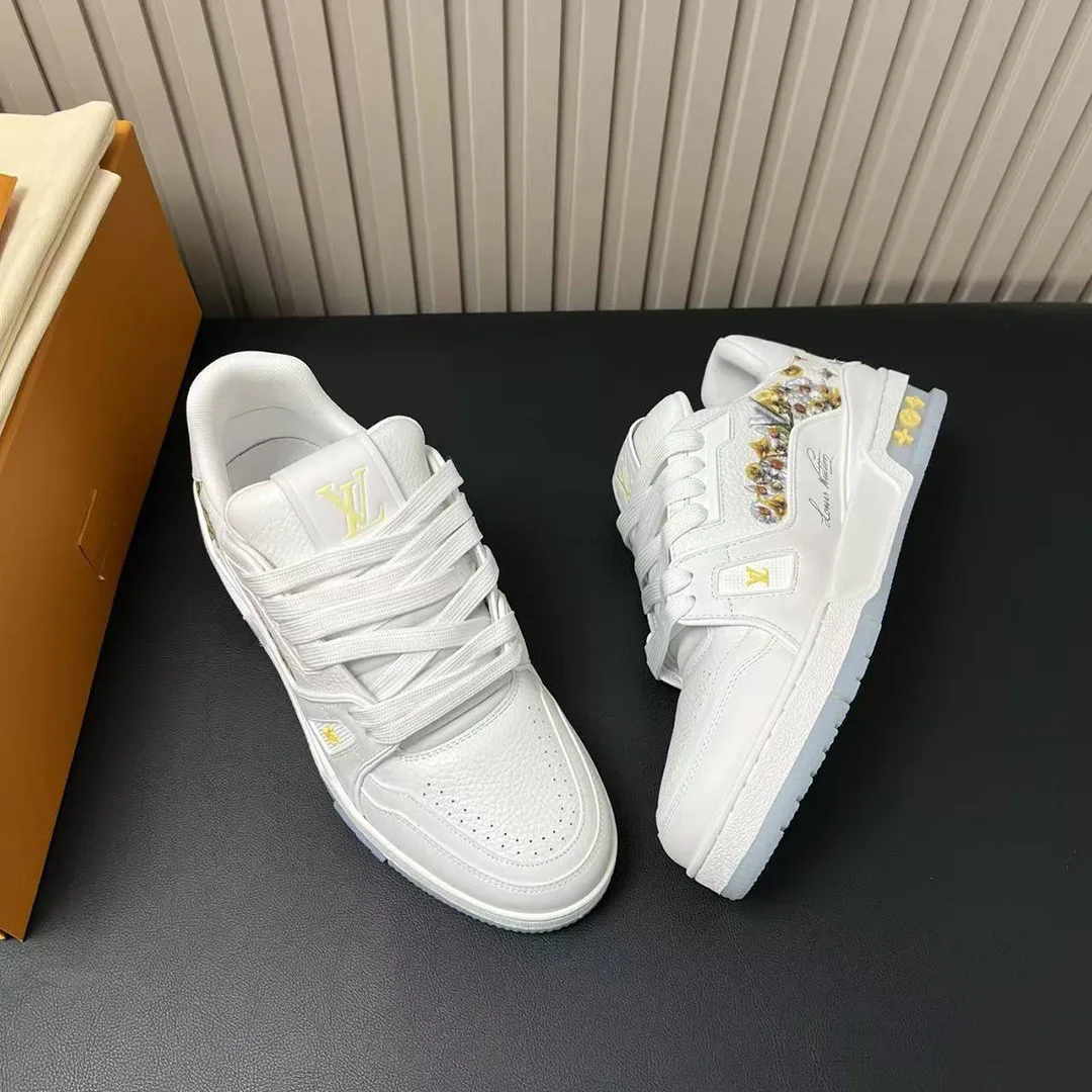 1AJS66 L.V Trainer Sneaker Grained Calf Leather