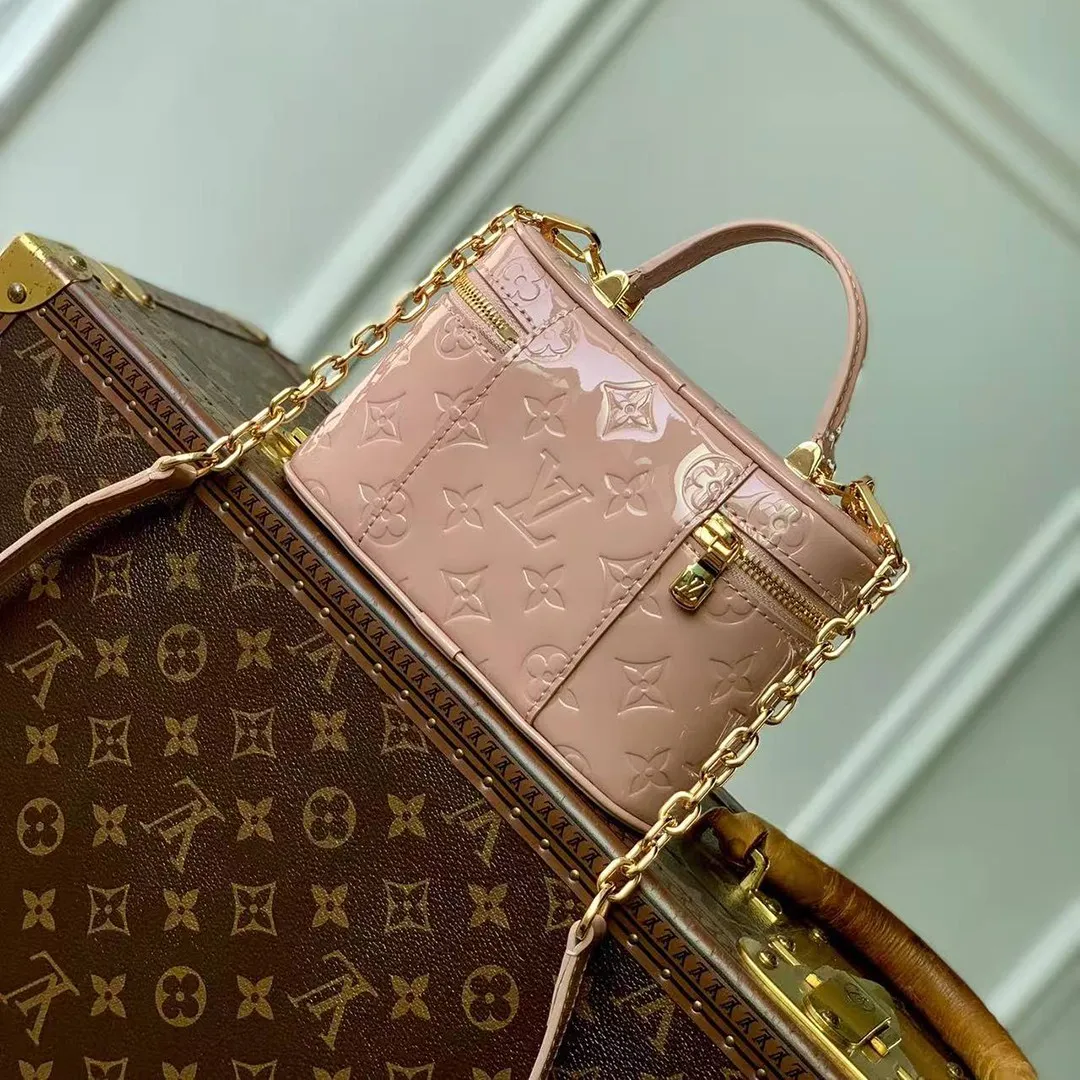 M27169 Vanity Chain Pouch Desert Sand Varnished Cowhide Leather