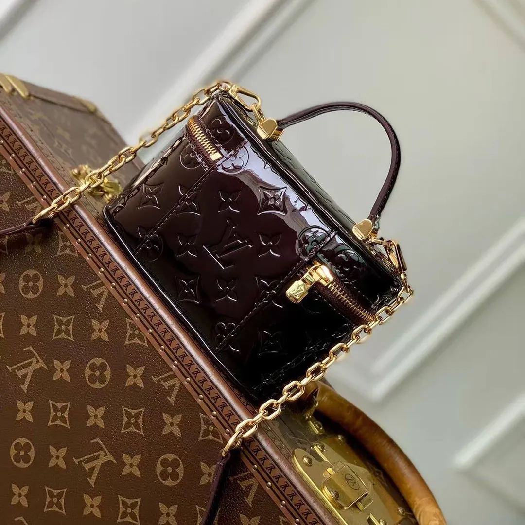 M28334 Vanity Chain Pouch Datewood Varnished Cowhide Leather