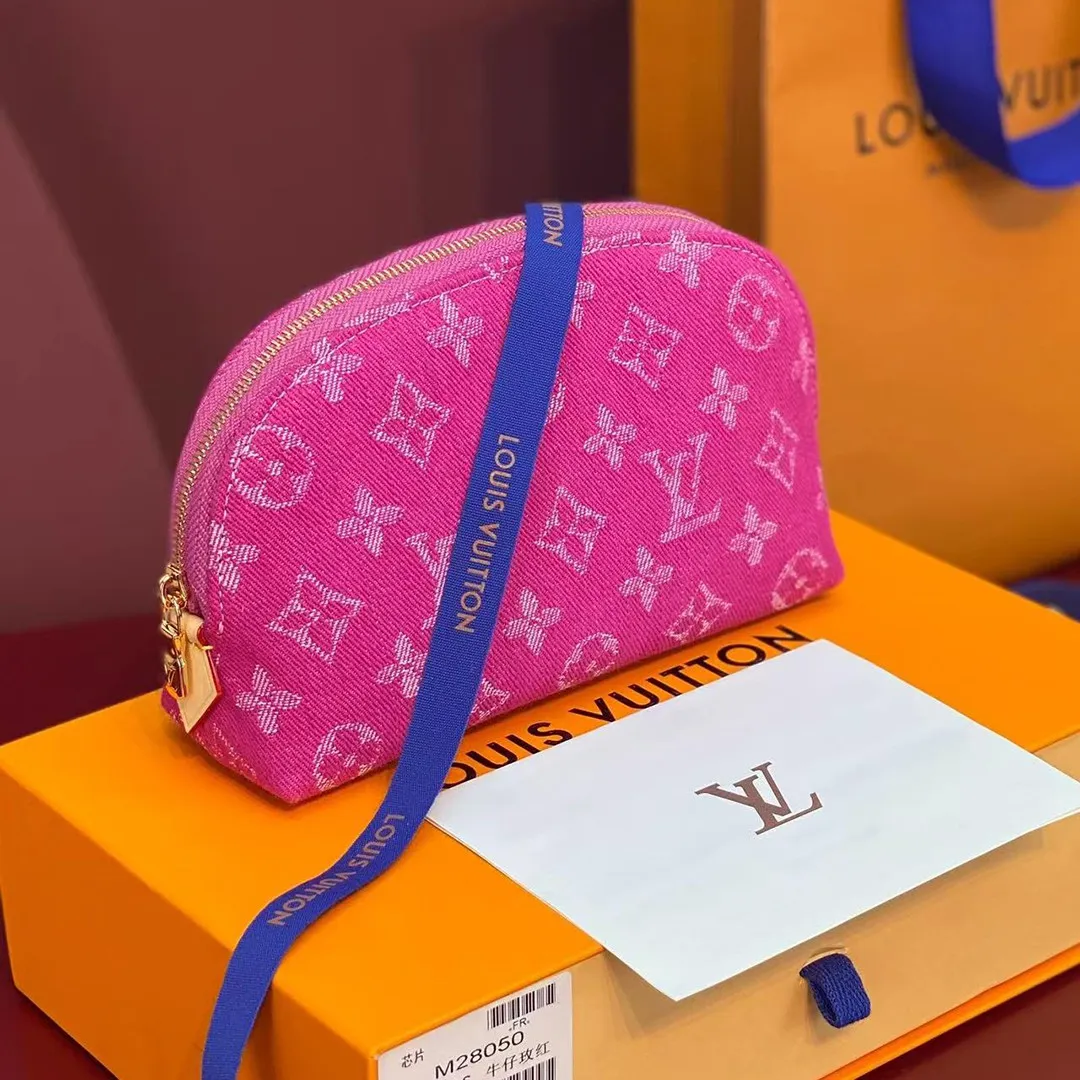 M28050 Pochette Cosmétique PM Fuchsia Monogram Denim