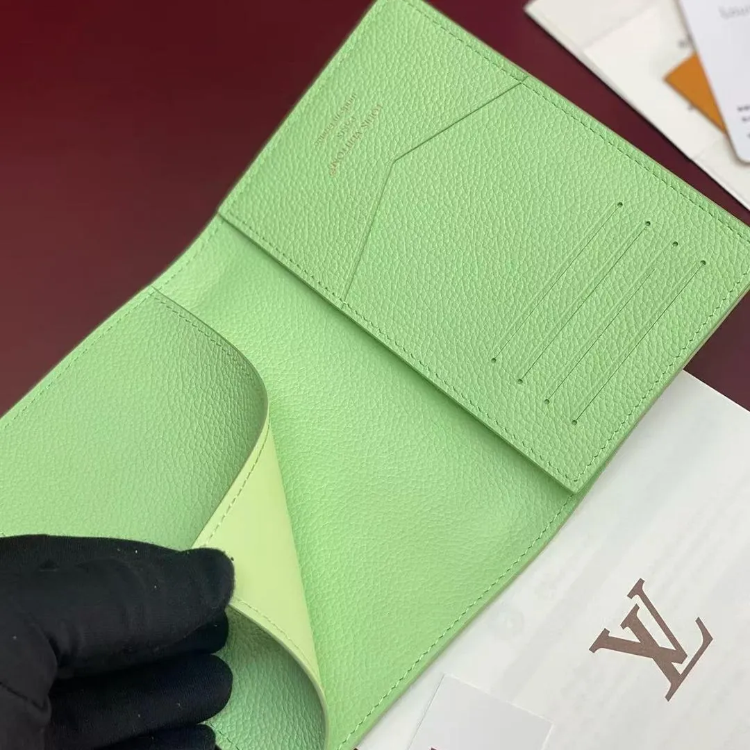 M27678 Passport Cover Apple Green Monogram Empreinte Leather