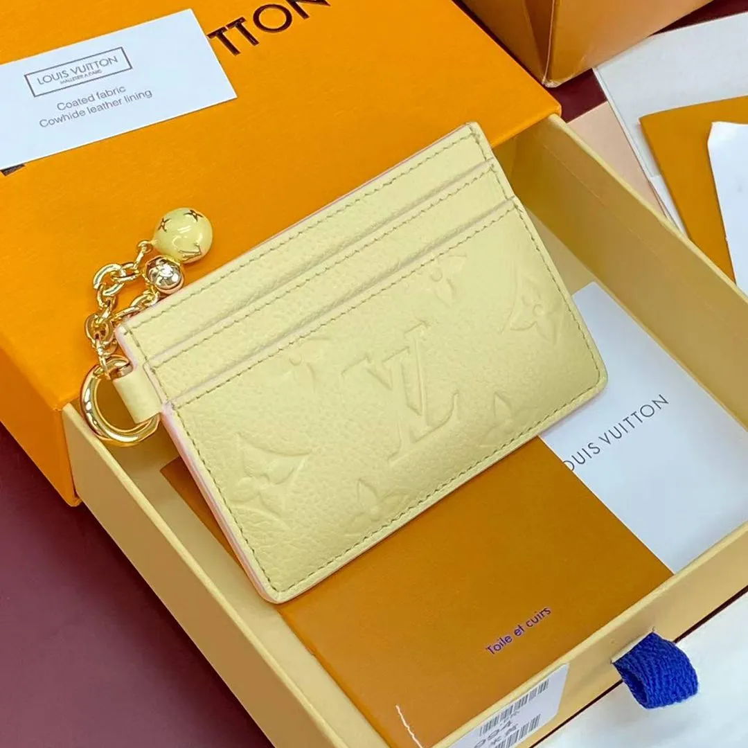 M28994 L.V Charms Card Holder Banana Monogram Empreinte Leather