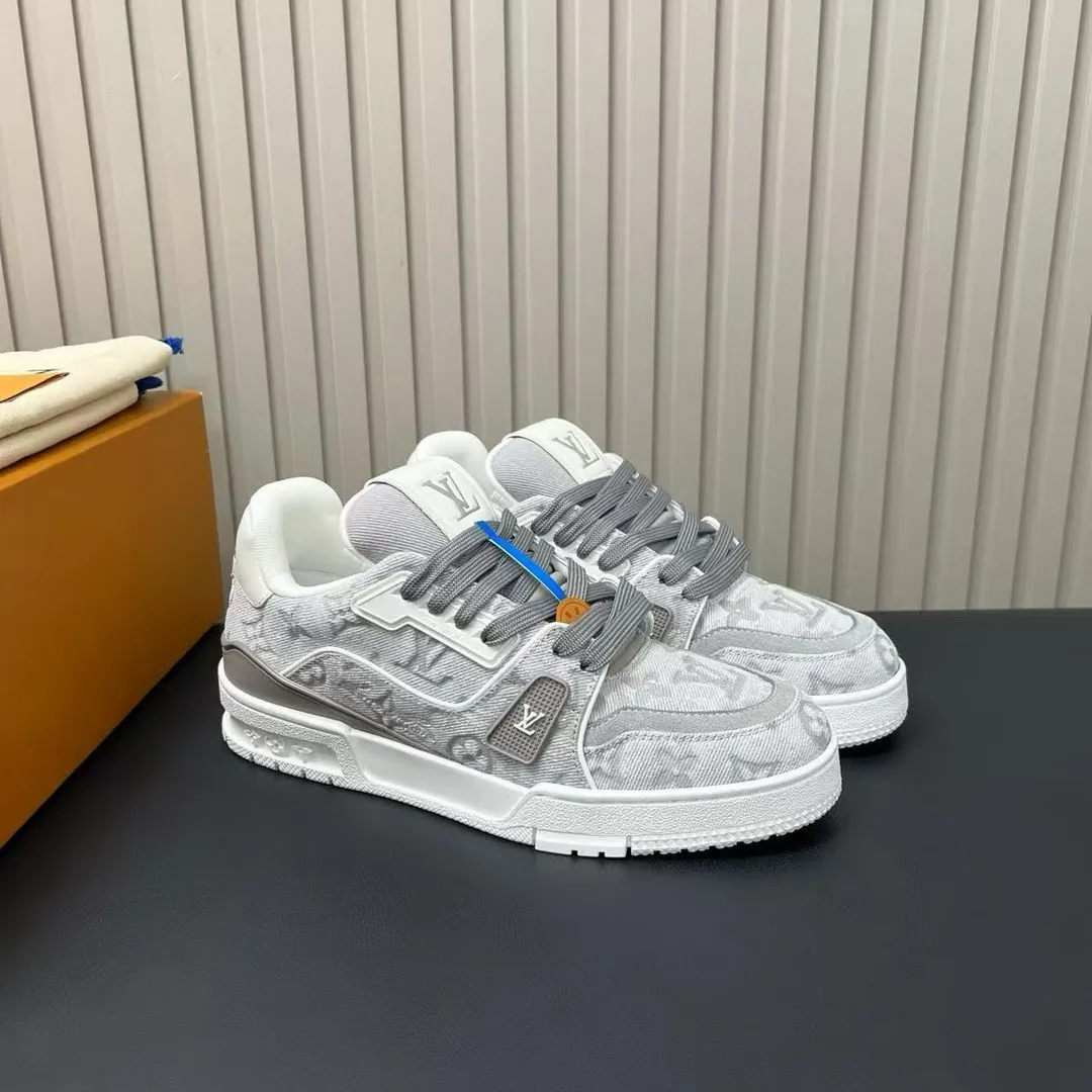1AKBCC L.V Trainer Sneaker Grey Monogram-pattern Canvas