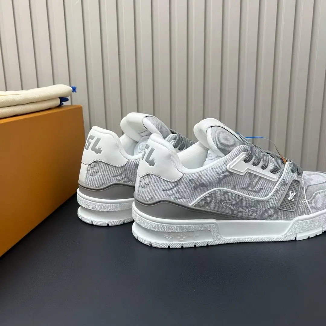 1AKBCC L.V Trainer Sneaker Grey Monogram-pattern Canvas
