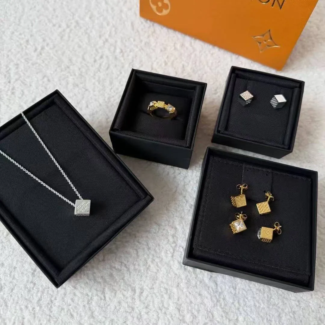 M04074 L.V Cube Earrings Gold-toned Metal