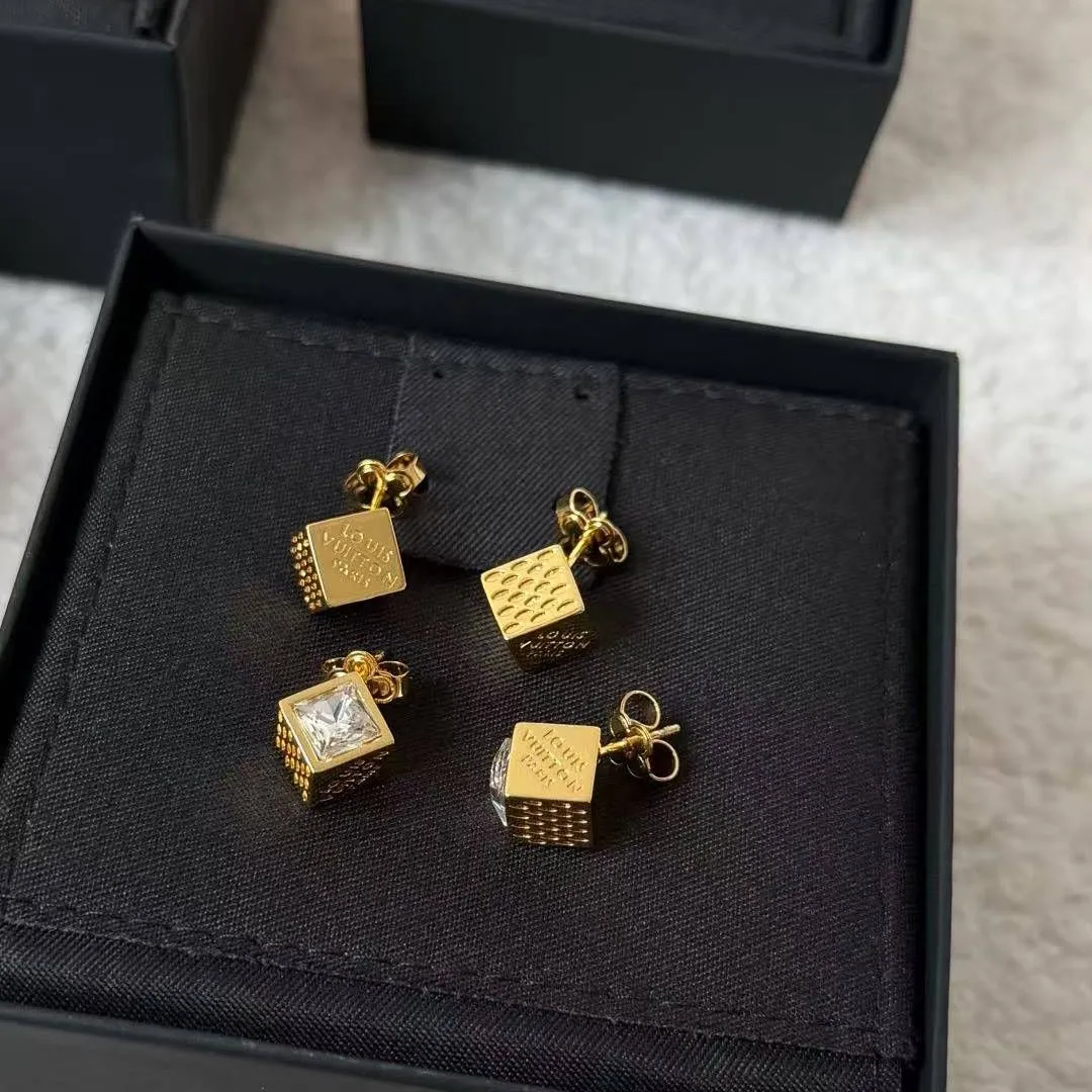 M04074 L.V Cube Earrings Gold-toned Metal